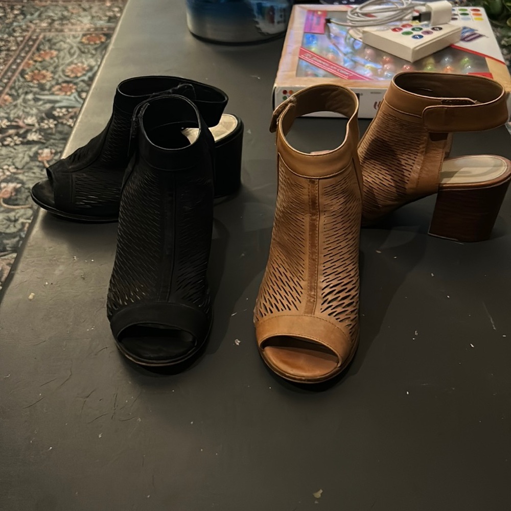 Beautiful peep-toe mules that I bought 2 colors!